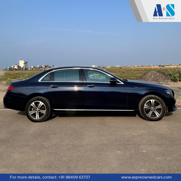 MERCEDES BENZ E220 - Image 2