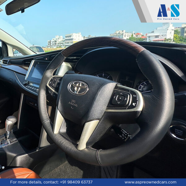 TOYOTA INNOVA CRYSTA 2.8Z (AT) - Image 2